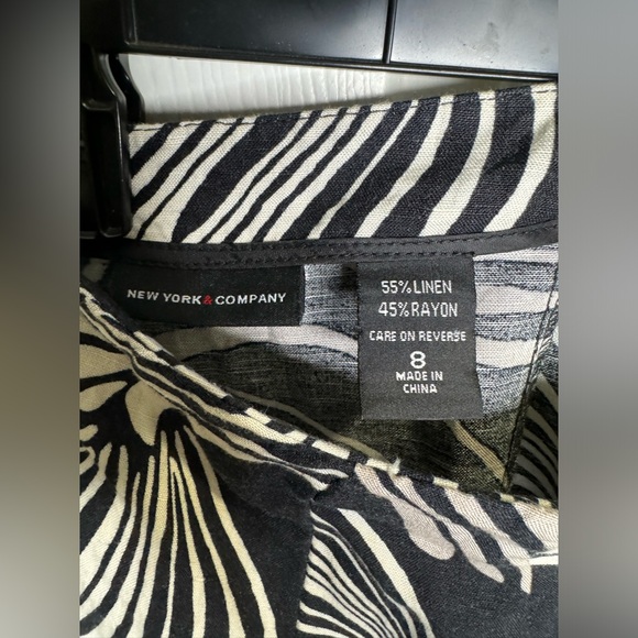 New York & Co. Black, Tan & White Fit & Flare Linen Blend Skirt. Size 8. - Picture 3 of 3